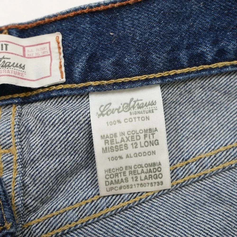 Levi's Strauss Signature Vintage Y2K 2005 Mens fits 31x33  Relaxed Fit Dark Blue